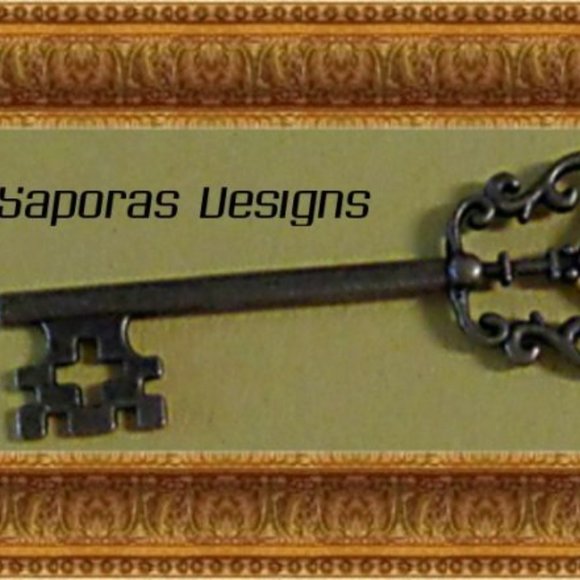 Antique Bronze In Color Skeleton Key Design Charm - Picture 1 of 1
